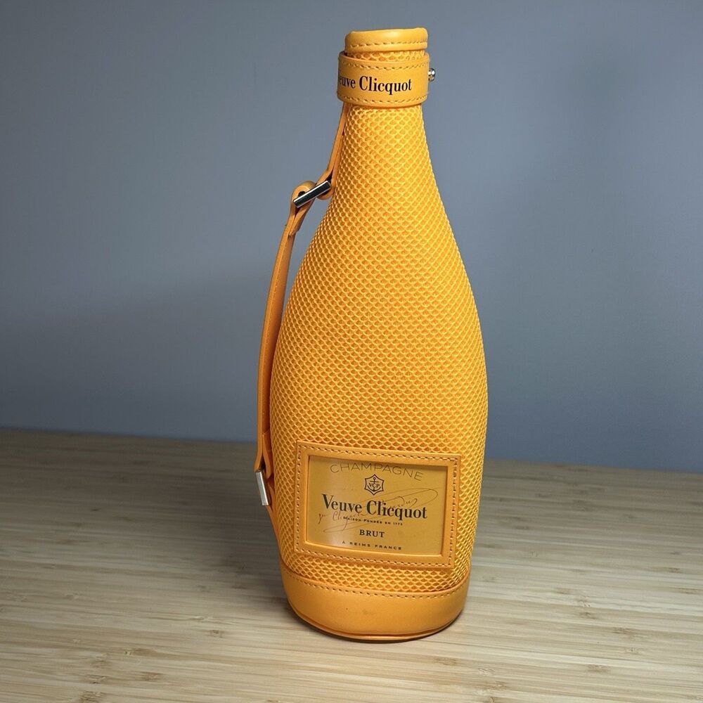 VEUVE CLICQUOT Champagne Insulated Wine bottle jacket NEOPRENE 750ML Cooler